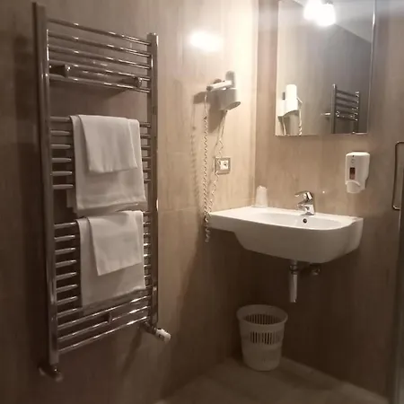 Porta Rivera Plesso Stazione Hotel LʼAquila